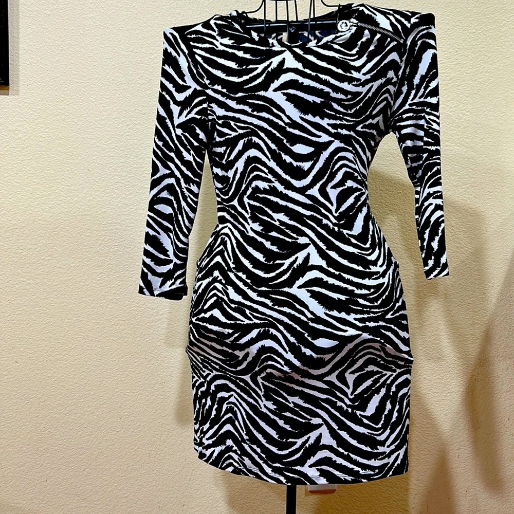 Casual Michael kors dress. Long sleeve. Size medium.
